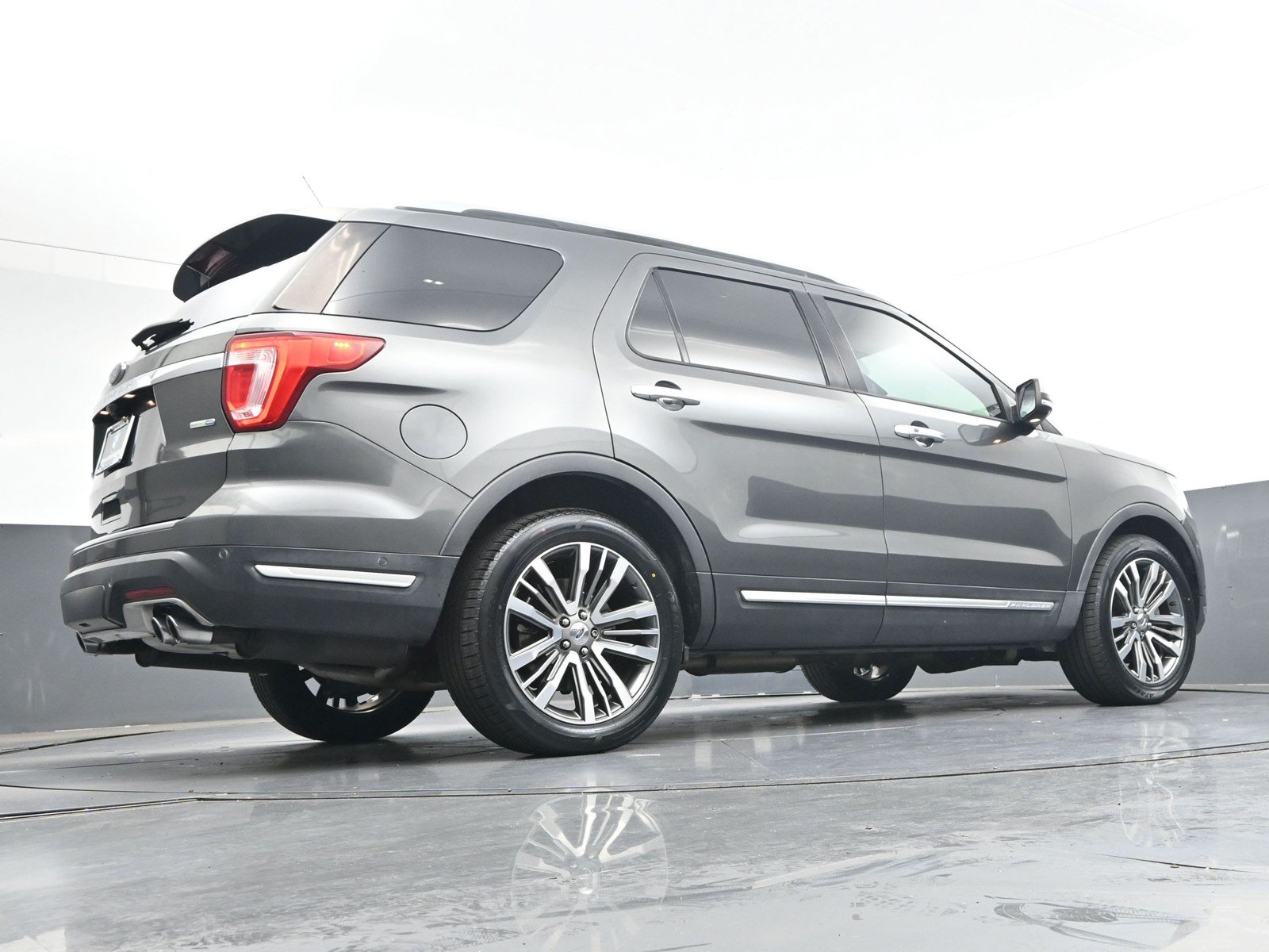 Used 2018 Ford Explorer Platinum AWD/4WD image 30