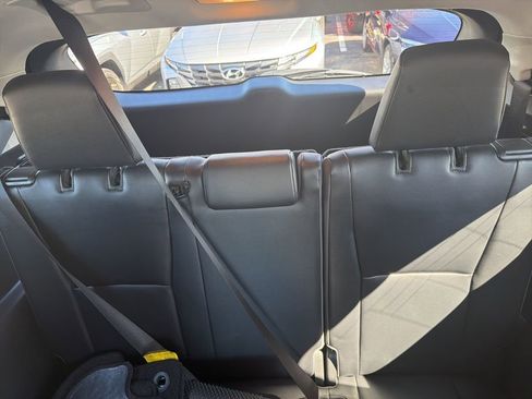 Used 2021 Toyota Highlander XLE image 27