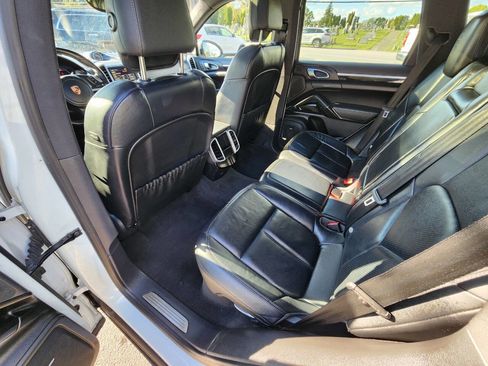 Used 2014 Porsche Cayenne Platinum Edition image 24