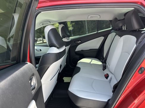 Used 2017 Toyota Prius Four Touring FWD image 31