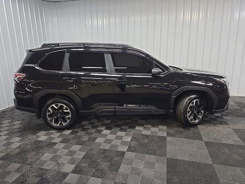 Used 2025 Subaru Forester Premium image 2
