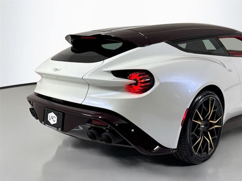 Used 2019 Aston Martin Vanquish Zagato RWD image 39