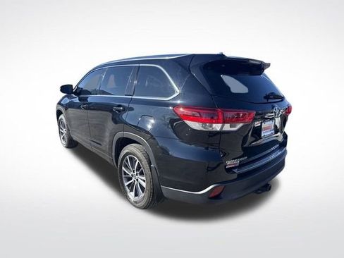 Used 2018 Toyota Highlander XLE image 3