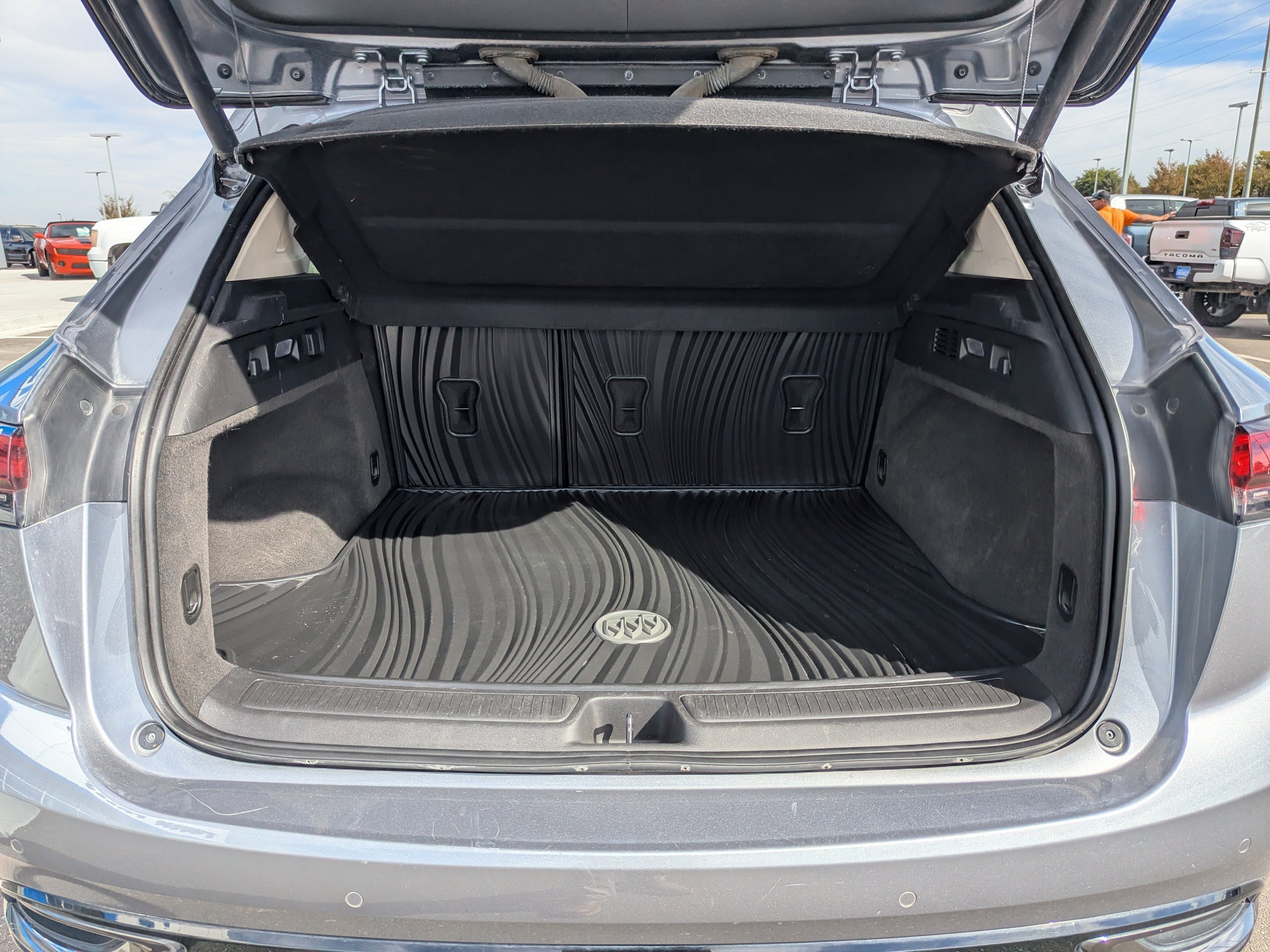 Used 2022 Buick Envision Essence w/ Sport Touring Package AWD/4WD image 34