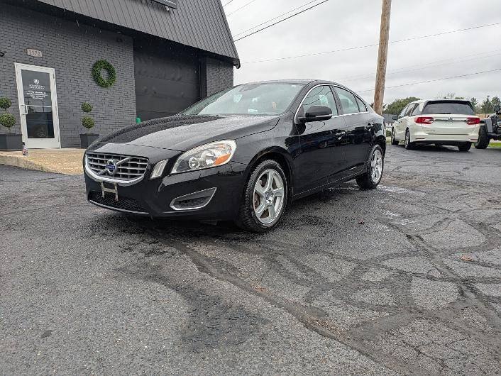 Used 2012 Volvo S60 T5 w/ Climate Pkg FWD image 2