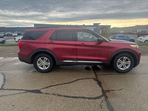 Used 2021 Ford Explorer XLT w/ Equipment Group 202A AWD/4WD image 12