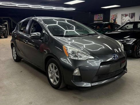 Used 2013 Toyota Prius C Three image 3