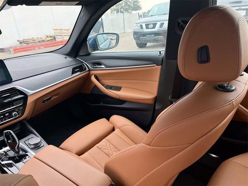 Used 2023 BMW 530i w/ Premium Package image 25