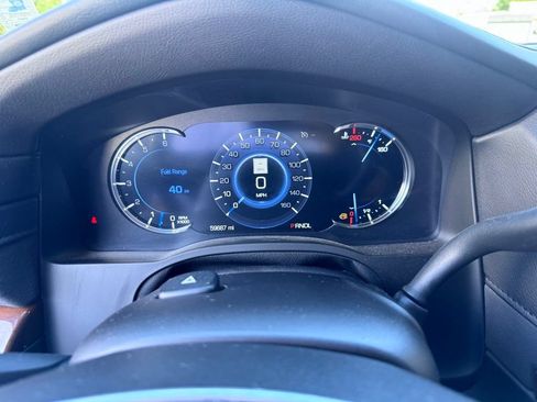 Used 2019 Cadillac Escalade Luxury RWD image 13