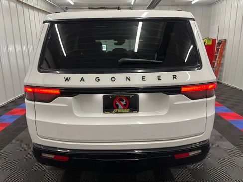 Used 2024 Jeep Wagoneer Series II AWD/4WD image 4