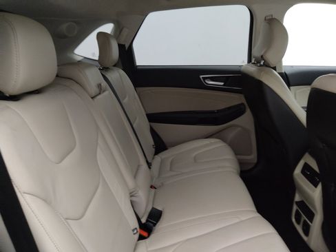 Used 2018 Ford Edge Titanium w/ Technology Package FWD image 19