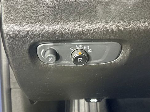 Used 2023 Chevrolet Traverse LT image 19