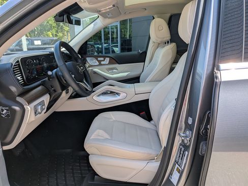 Used 2021 Mercedes-Benz GLS 450 4MATIC image 26