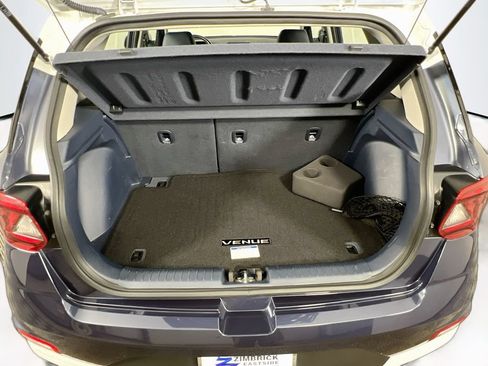 Certified 2025 Hyundai Venue Limited FWD image 25