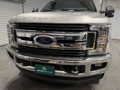 Used 2017 Ford F250 XLT w/ XLT Premium Package AWD/4WD image 3