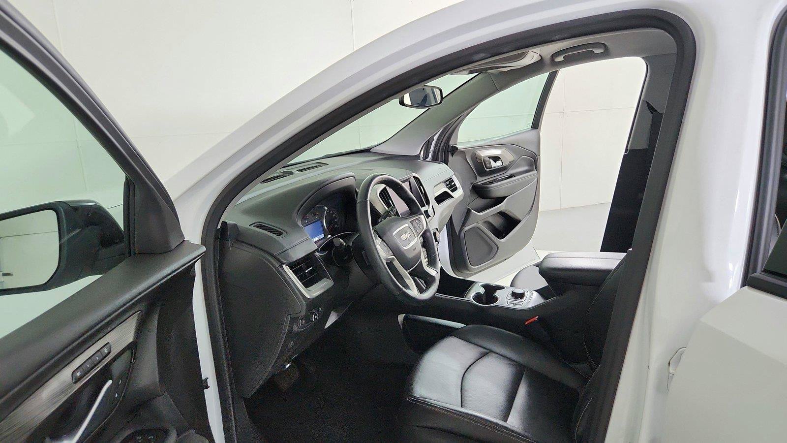 Used 2024 GMC Terrain SLT AWD/4WD image 16