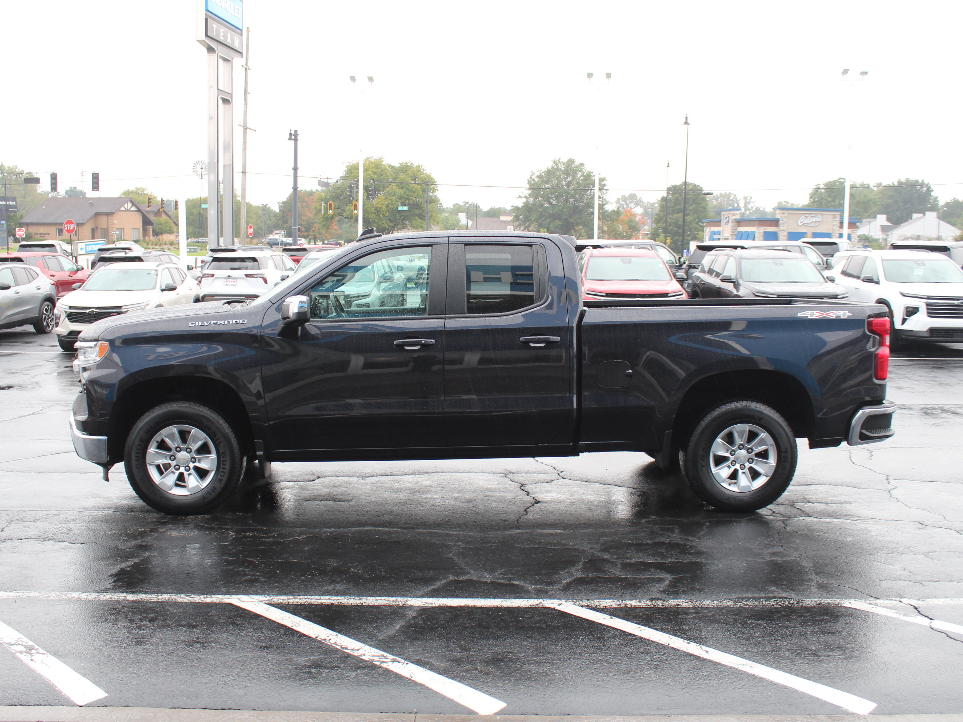 Used 2022 Chevrolet Silverado 1500 LT w/ Safety Package AWD/4WD image 9