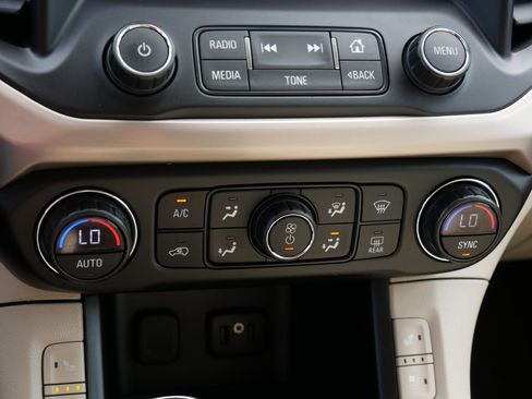 Used 2018 GMC Acadia Denali w/ Technology Package AWD/4WD image 24
