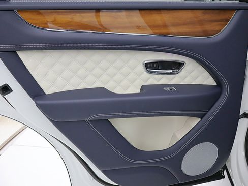 Certified 2022 Bentley Bentayga image 46