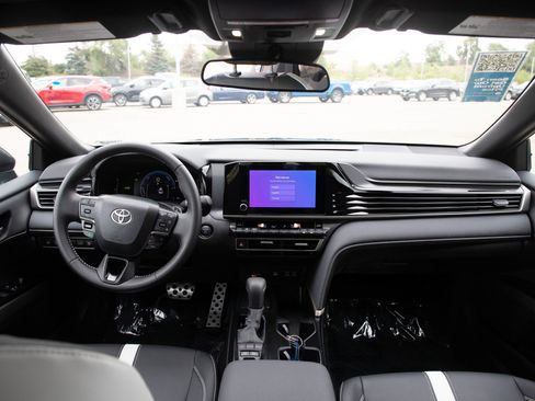 Used 2025 Toyota Camry SE AWD/4WD image 14