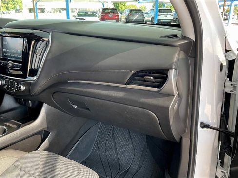 Used 2018 Chevrolet Traverse LS image 17
