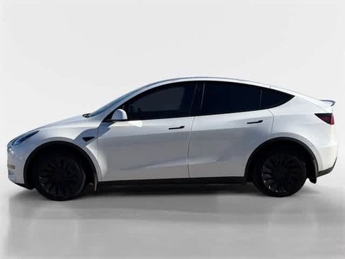 Used 2023 Tesla Model Y Long Range image 9