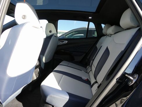 New 2025 Volkswagen ID.4 Pro S image 35