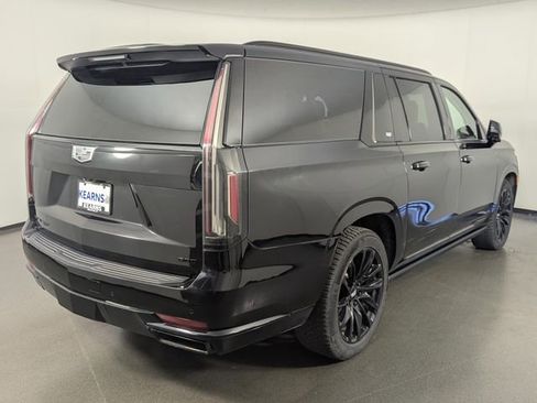 Used 2022 Cadillac Escalade ESV Sport Platinum w/ LPO, ONYX Package AWD/4WD image 8