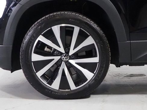 Used 2024 Volkswagen Taos SE image 39