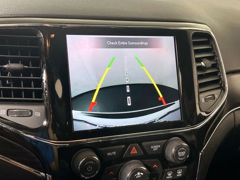 Used 2022 Jeep Grand Cherokee Limited image 13