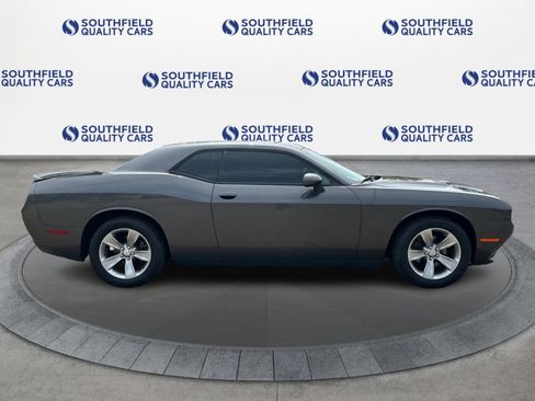 Used 2019 Dodge Challenger SXT RWD image 8