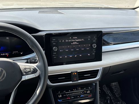 New 2026 Volkswagen Taos SE image 9