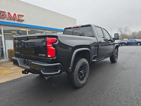 Used 2025 Chevrolet Silverado 2500 ZR2 w/ Technology Package image 3
