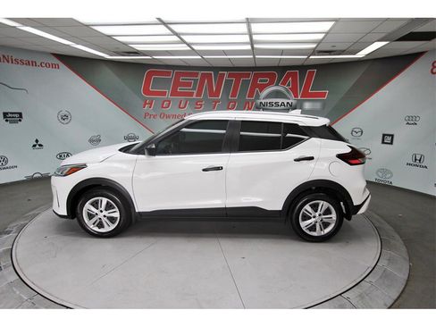 Used 2025 Nissan Kicks Play S image 3