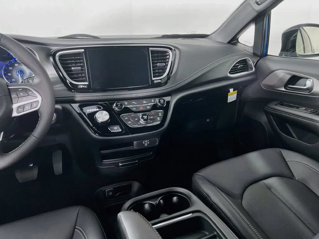 New 2027 Chrysler Pacifica Select FWD image 23