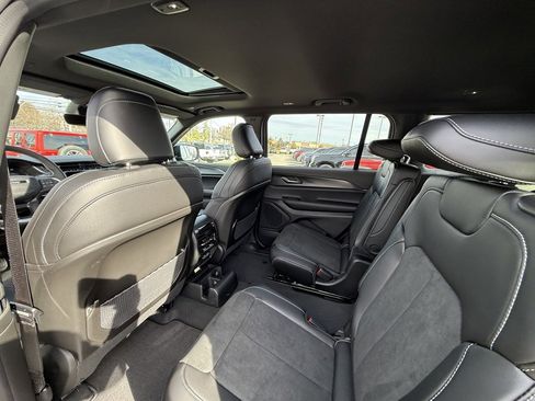 New 2025 Jeep Grand Cherokee L Altitude image 23