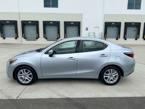 Used 2017 Toyota Yaris iA FWD image 2