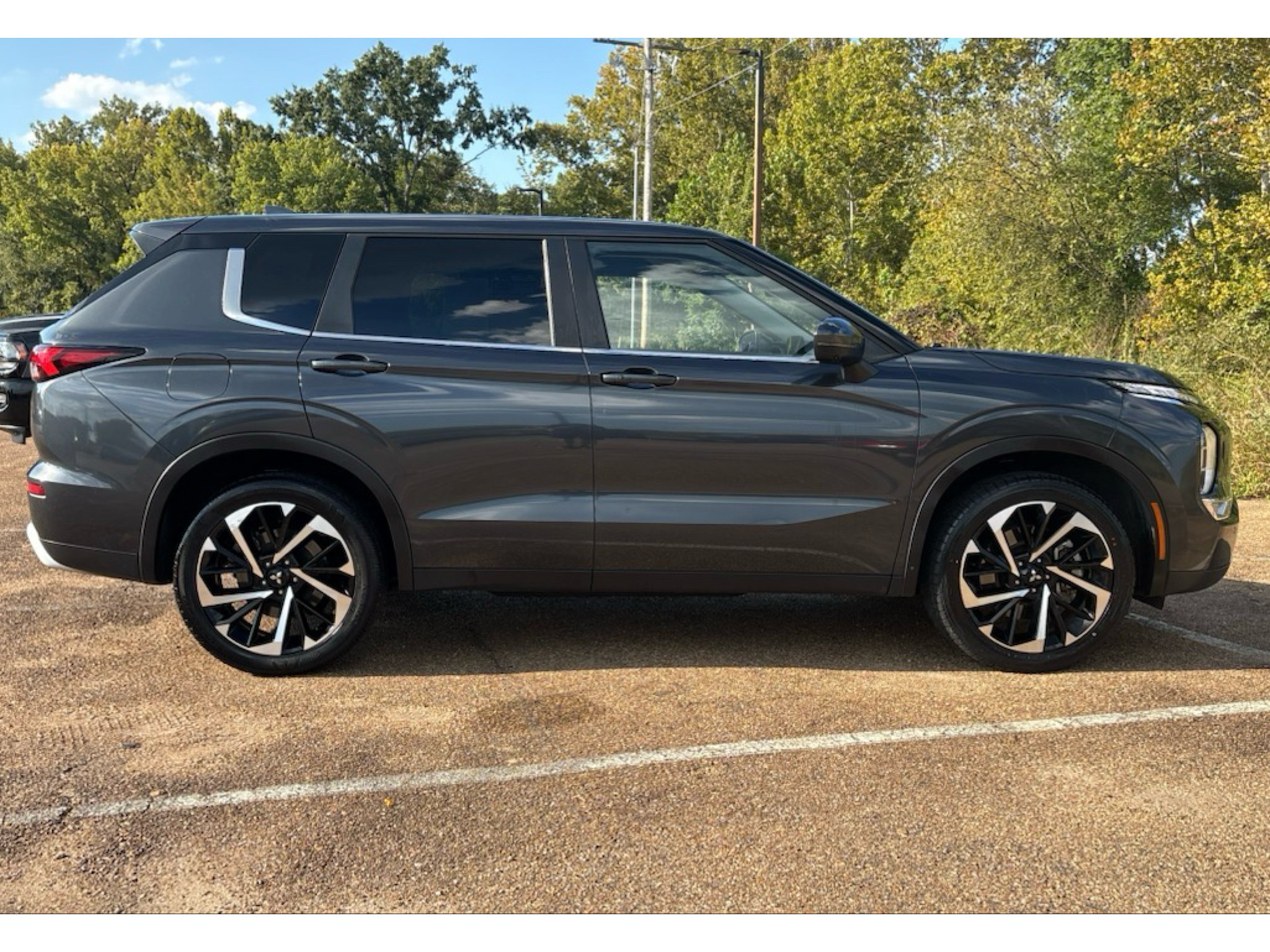 Used 2024 Mitsubishi Outlander SE AWD/4WD image 25