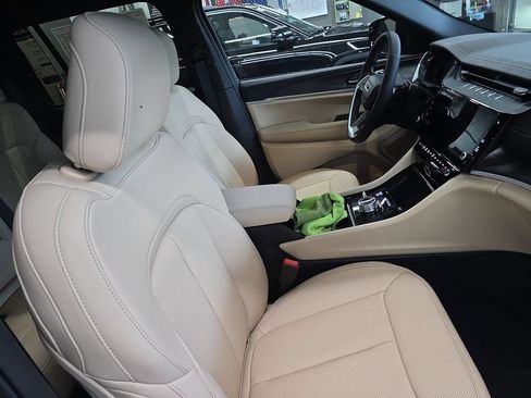 New 2026 Jeep Grand Cherokee Limited AWD/4WD image 10