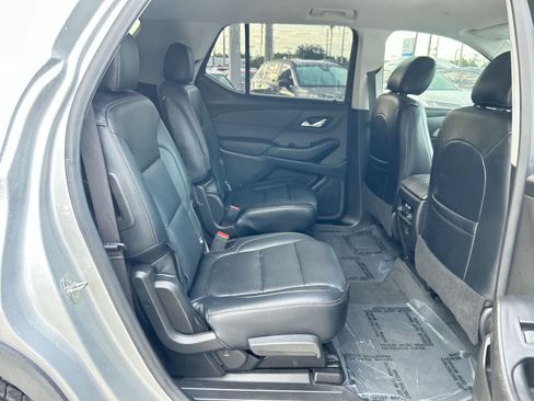 Used 2021 Chevrolet Traverse LT FWD image 13
