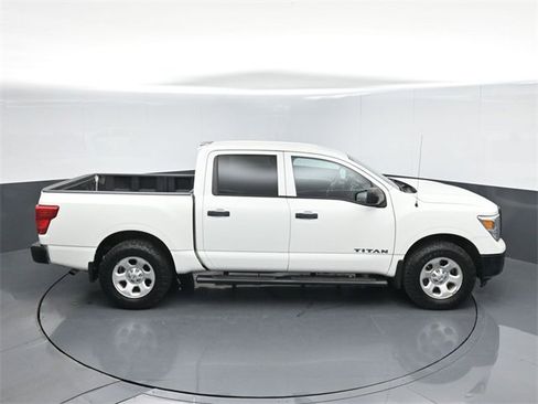 Used 2018 Nissan Titan S image 43