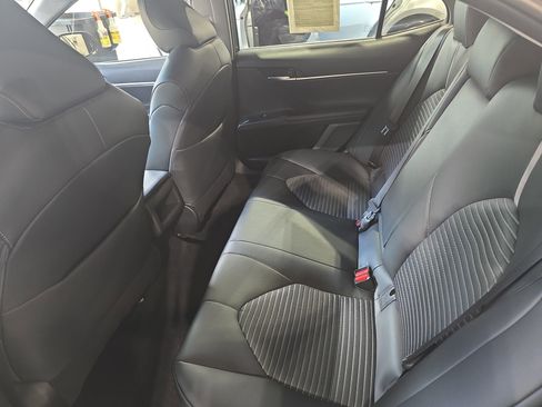 Used 2018 Toyota Camry SE w/ Moonroof Package FWD image 13