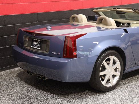 Used 2005 Cadillac XLR RWD image 9