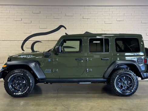 Used 2023 Jeep Wrangler Unlimited w/ Sun & Screen Package AWD/4WD image 9