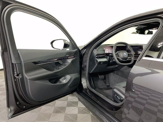 Used 2025 BMW i5 xDrive40 w/ Premium Package AWD/4WD image 30