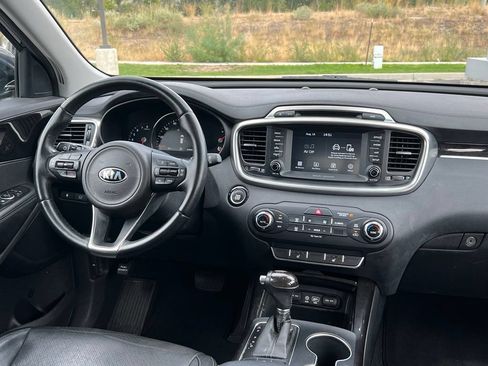 Used 2017 Kia Sorento EX w/ EX V6 Premium Package AWD/4WD image 21