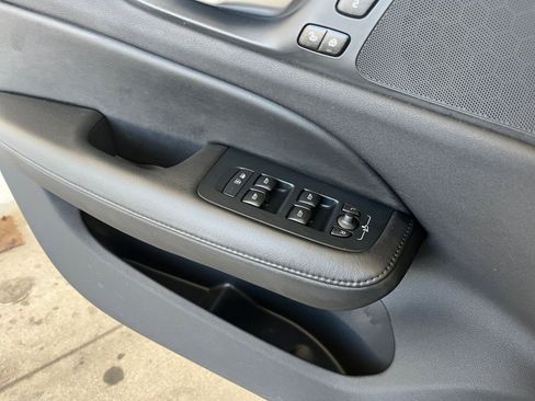 Used 2025 Volvo V60 B5 Cross Country Plus image 20