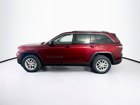 Used 2023 Jeep Grand Cherokee Laredo image 4