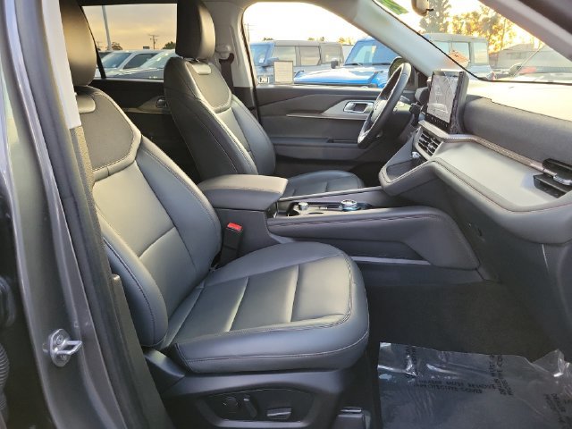 Used 2025 Ford Explorer Active w/ Active Comfort Package RWD image 17