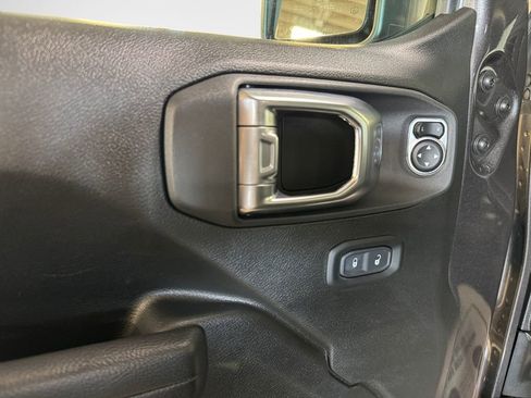 Used 2023 Jeep Wrangler Unlimited w/ Cold Weather Group AWD/4WD image 14